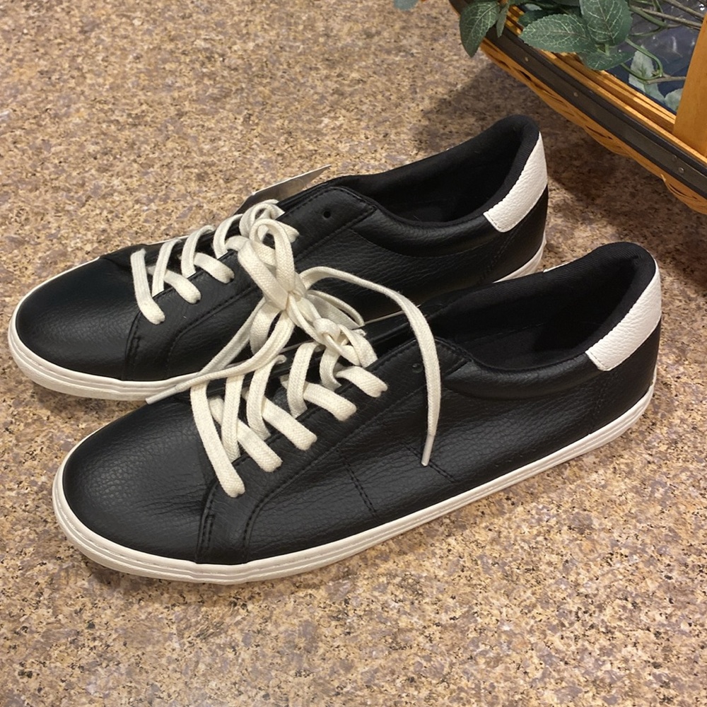 NWT Old Navy Black White Shoes Court Sneakers Memory Foam 9 26 260/83 - Picture 4 of 17